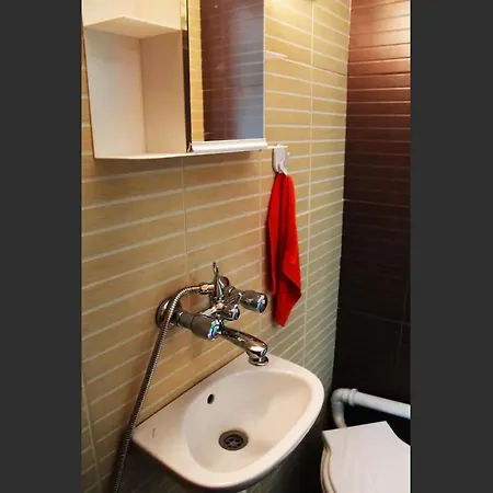 Lovely House With Garden Pliska Free Parking Apartman